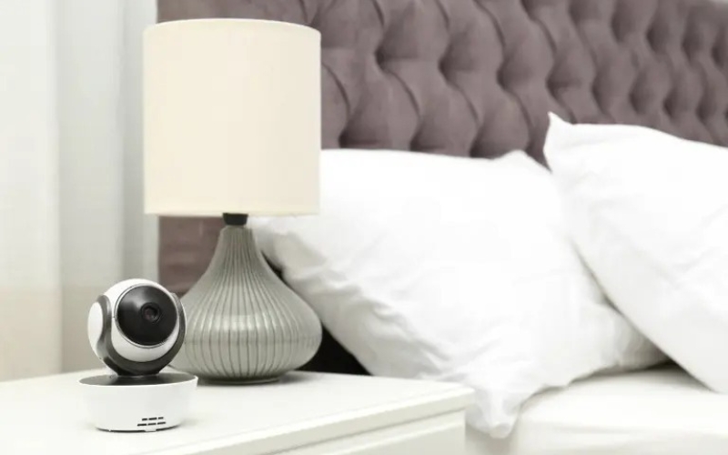 có nên lắp đặt camera trong phòng ngủ